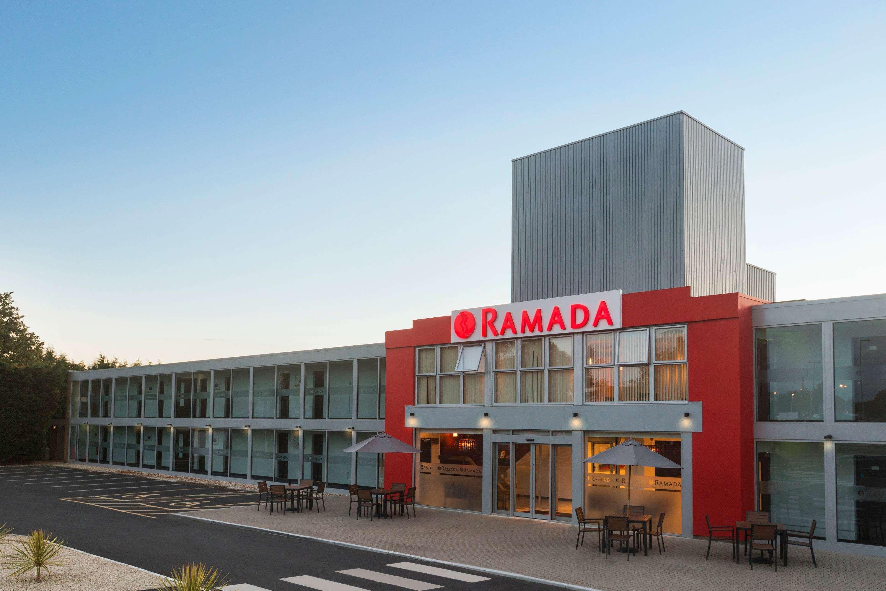 Ramada Milton Keynes Otel Dış mekan fotoğraf