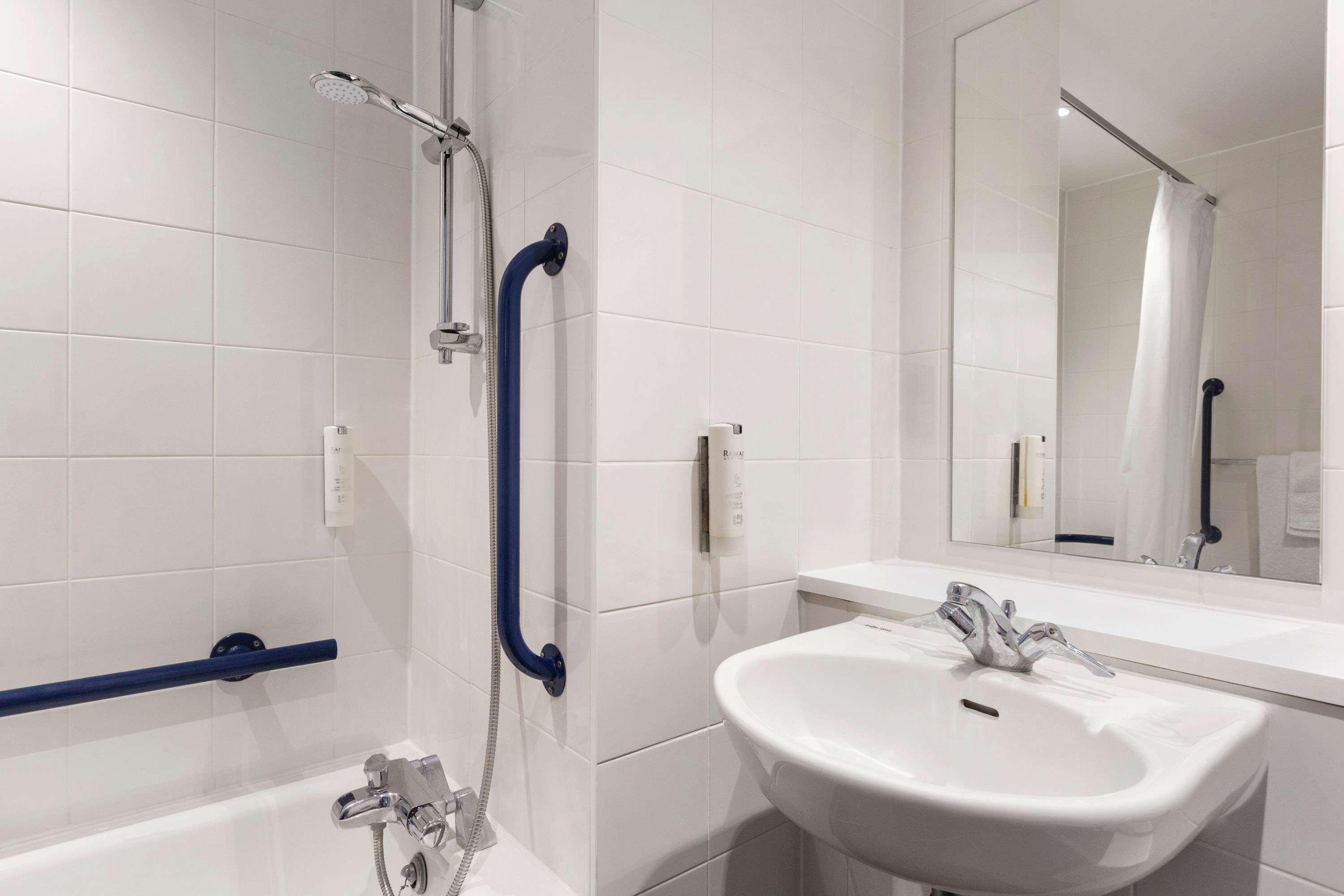Ramada Milton Keynes Otel Dış mekan fotoğraf