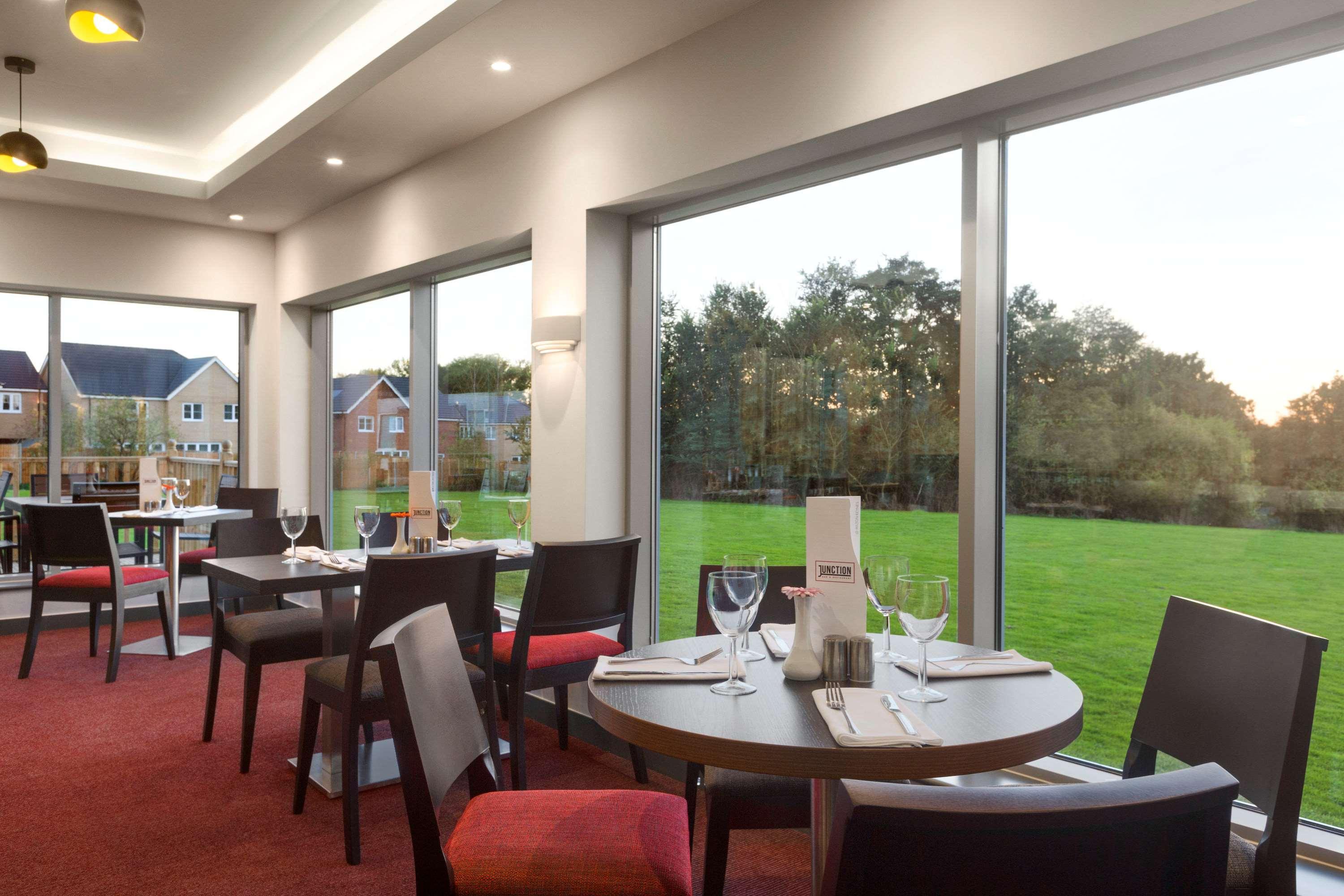 Ramada Milton Keynes Otel Dış mekan fotoğraf