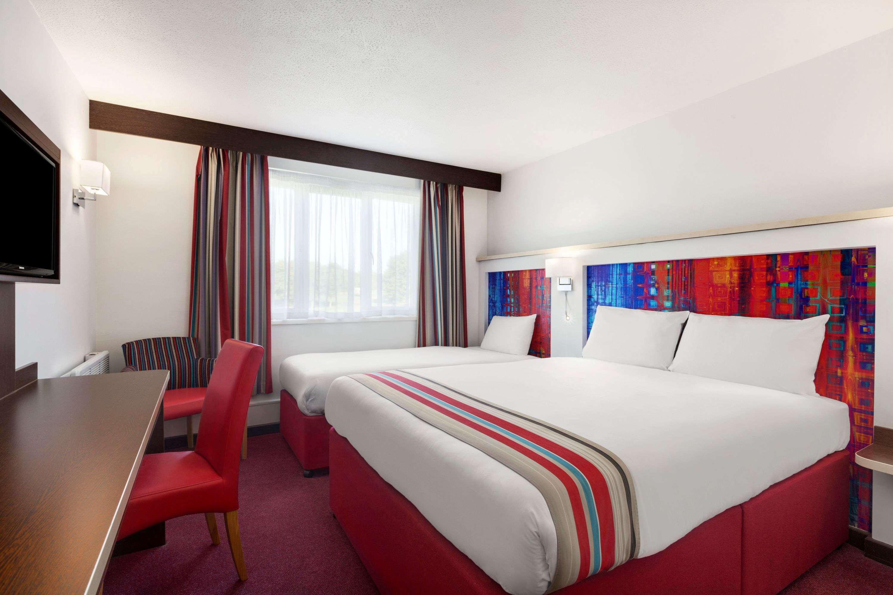 Ramada Milton Keynes Otel Dış mekan fotoğraf