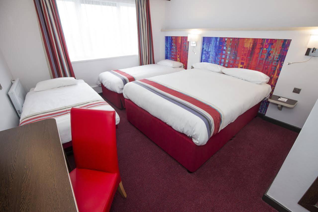 Ramada Milton Keynes Otel Dış mekan fotoğraf